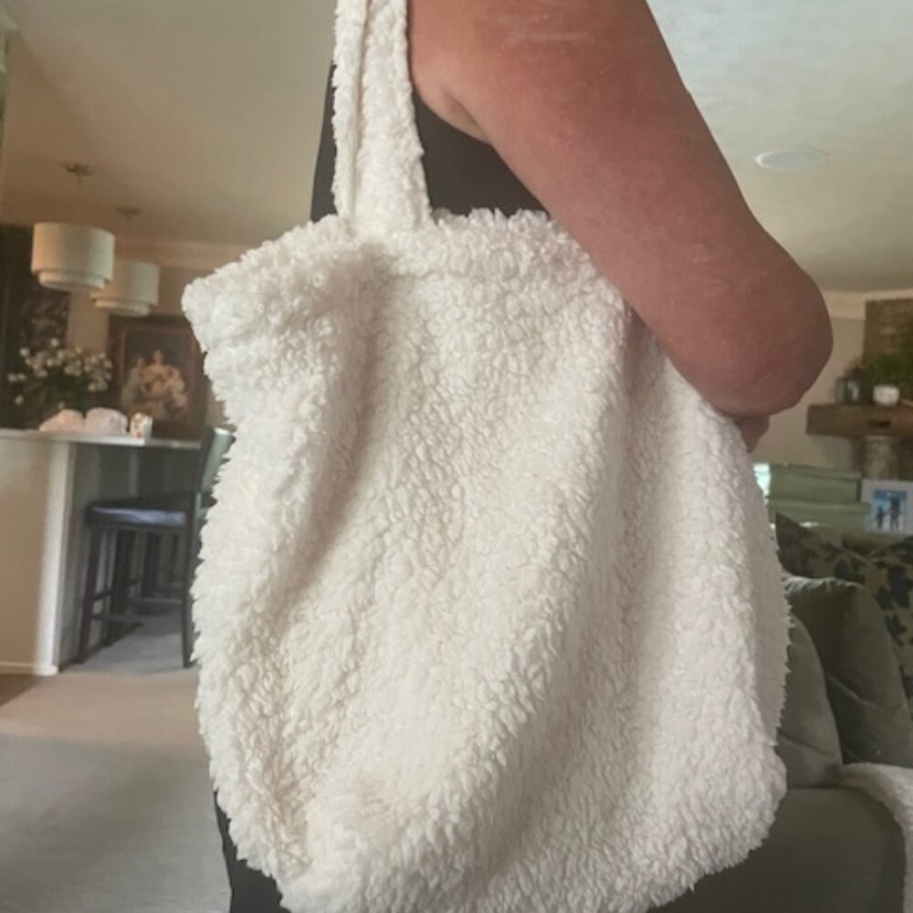 HOME REFLECTIONS LARGE PLUSH COZY SHERPA FLEECE TOTE BAG 18" X 15" Ivory NWT